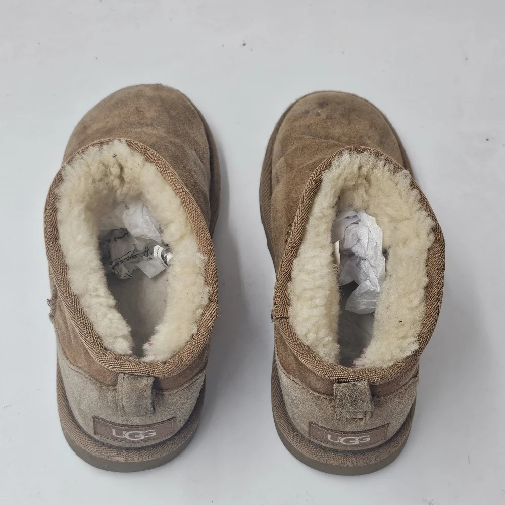 UGG Classic Ultra Mini Boots Chestnut Kids Size 3 Suede Sheepskin Cozy Snuggable